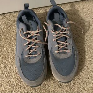 Columbia waterproof hiking sneakers